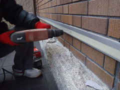 SCキーパー台座取付 コンクリートビットで下穴をあける。