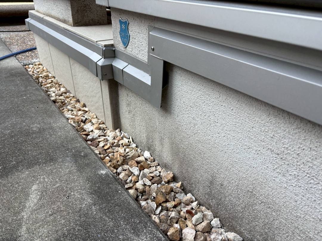 2026/01/16 神戸市垂水区にてムカデ対策！問題を解決させながら建物外周を上手くキーパー施工！